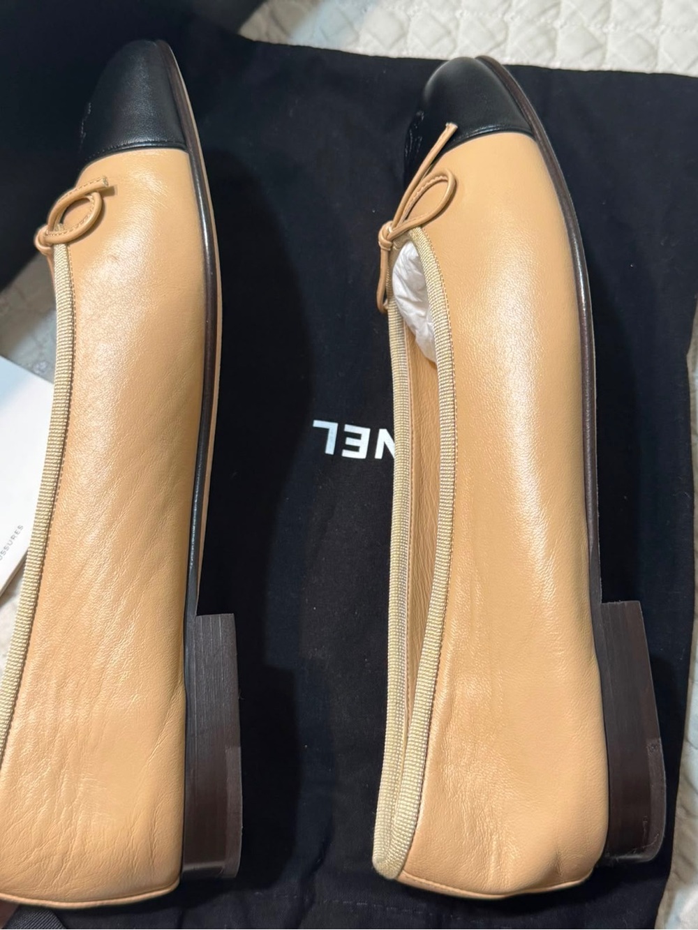 CHANEL Two-Tone Beige and Black Leather Cap-Toe Ballet Flats - Picture 6 of 8